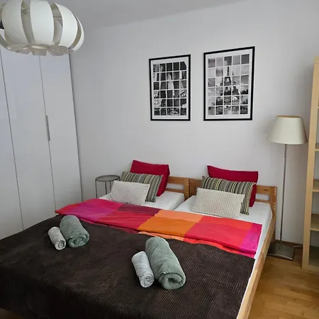 Sunny Downtown Apartment *